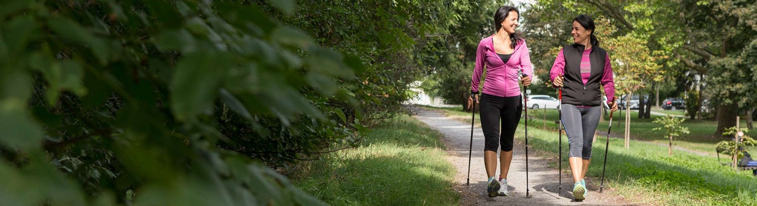 Nordic Walking gemeinsam macht gleich nochmal so viel Spaß